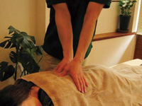 名古屋市北区にある本格リラクゼーションサロン「三島屋」のボディコース、手もみの全身ほぐし